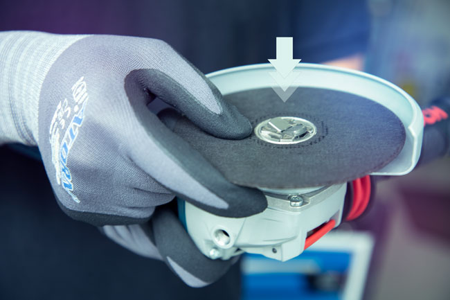 Plaats gereedschap op de sluiting