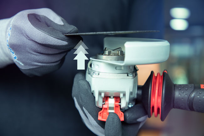 Ontgrendel het gereedschap met de hendel